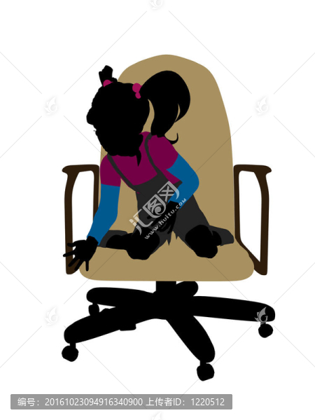 一個(gè)坐在椅子上的女孩