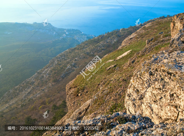 黎明的山地景觀