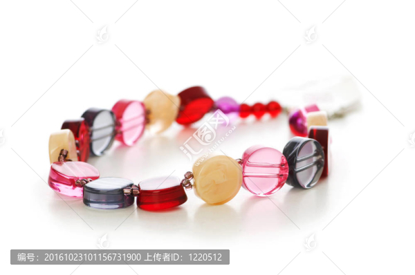 白色背景上的項(xiàng)鏈
