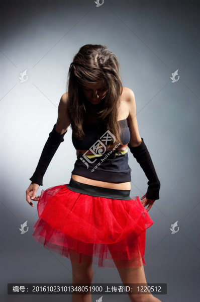 穿紅裙子的舞女