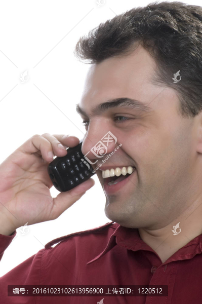 男子與手機白色