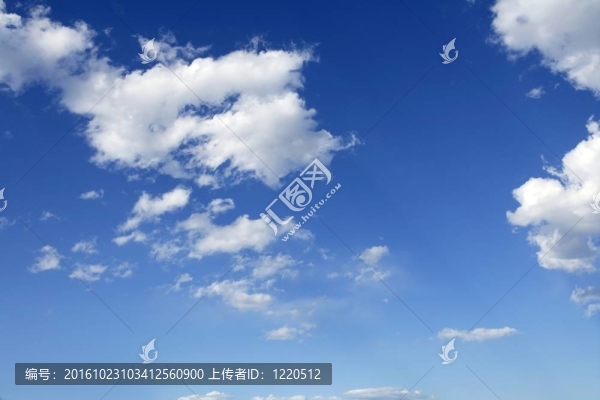 晴朗的天空上藍天白云
