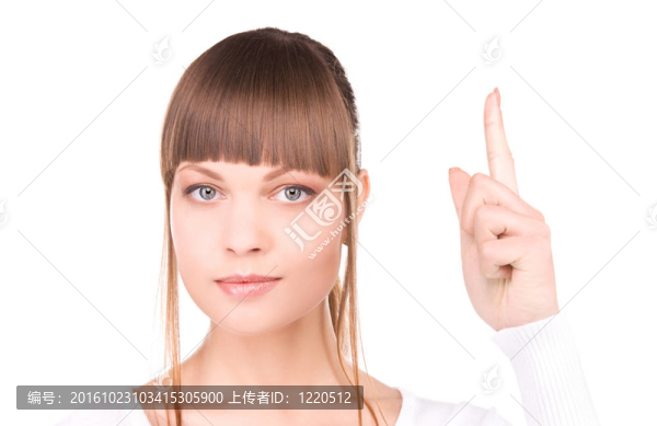 女人用手指向上