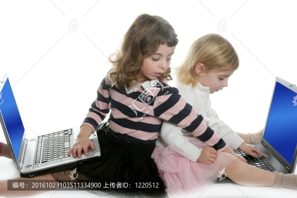 兩個(gè)小女孩妹妹電腦筆記本電腦