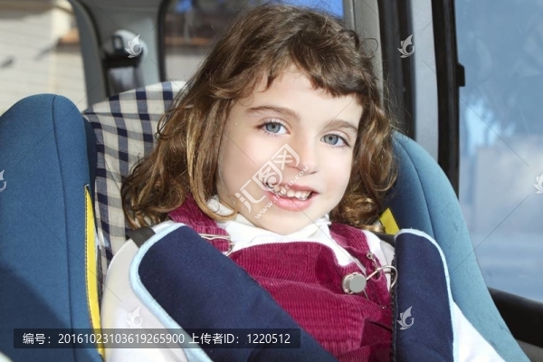 快樂小女孩車內(nèi)安全兒童椅