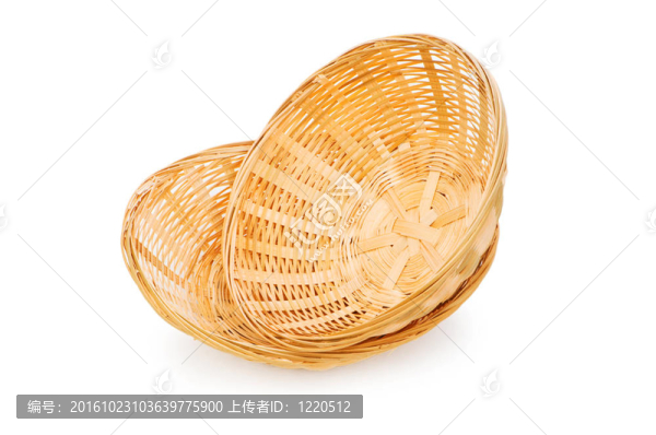 白色背景上編織的籃子