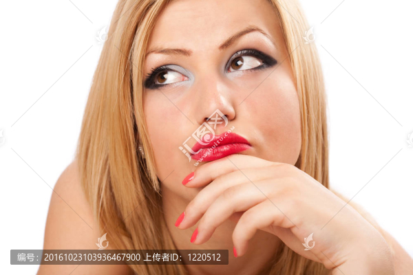 沉思的金發(fā)女人