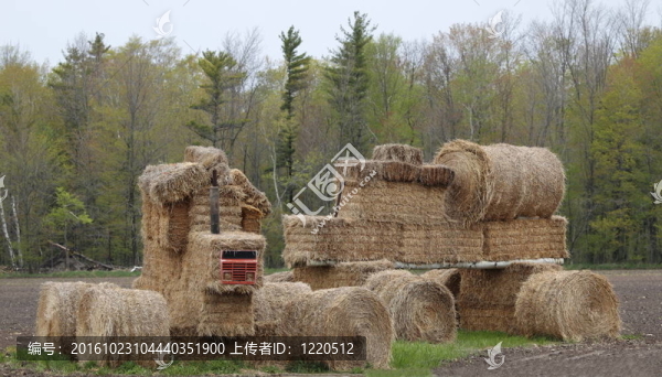 在拖拉機(jī)的形狀Hay,Bales
