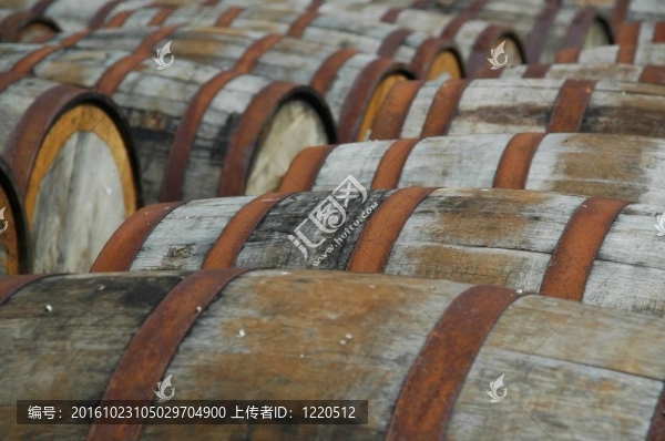 威士忌酒桶在酒廠