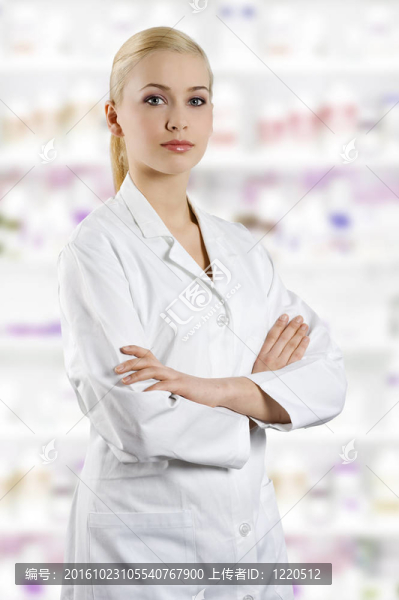 穿衣服的女孩