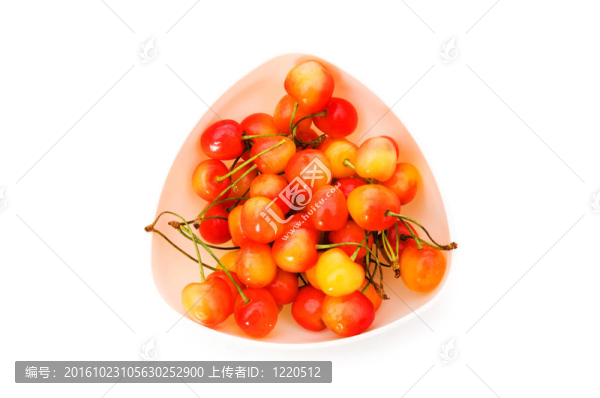 白色背景上的櫻桃