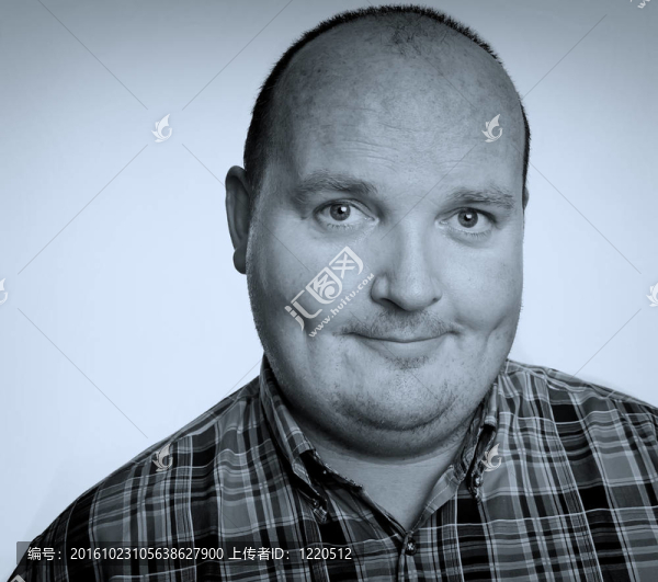 特寫(xiě)鏡頭捕捉超重男性