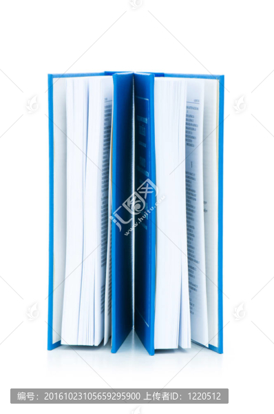疊在白色上的書