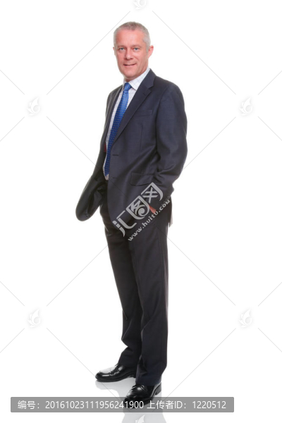商人雙手口袋全幅肖像