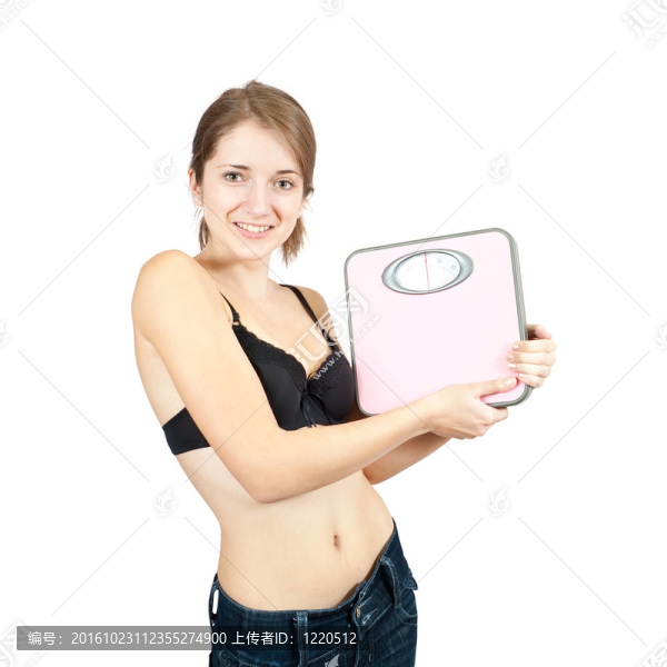 女孩手持浴室秤