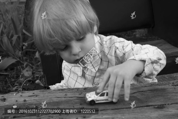 白人男孩