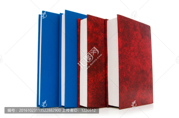 白色背景下的書籍堆疊