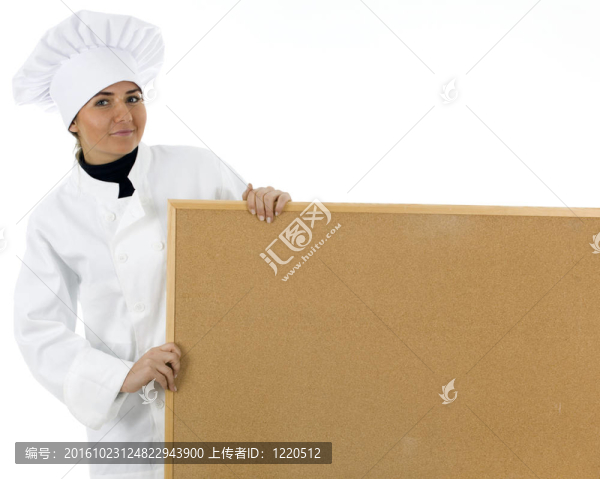 女廚師在白色制服和帽子保持軟木板