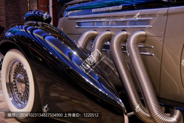 前翼子板和經(jīng)典跑車管