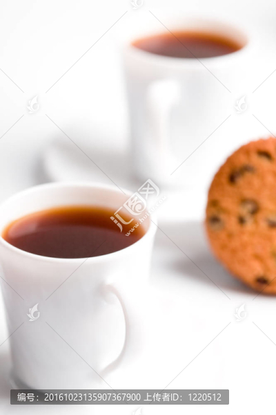 兩杯咖啡和松餅