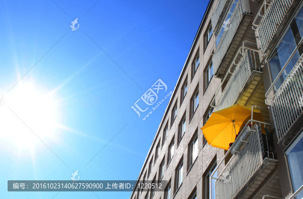 炎熱的夏天的陽臺