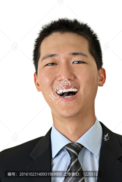 微笑的年輕商人