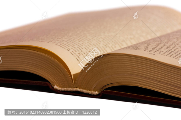 打開書的特寫鏡頭，孤立在白色背景