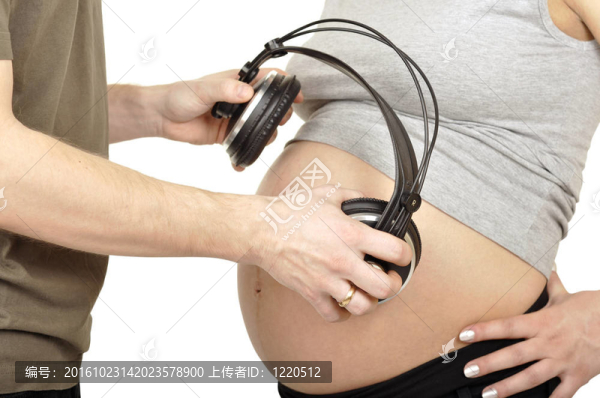 孕婦用肚子和耳機