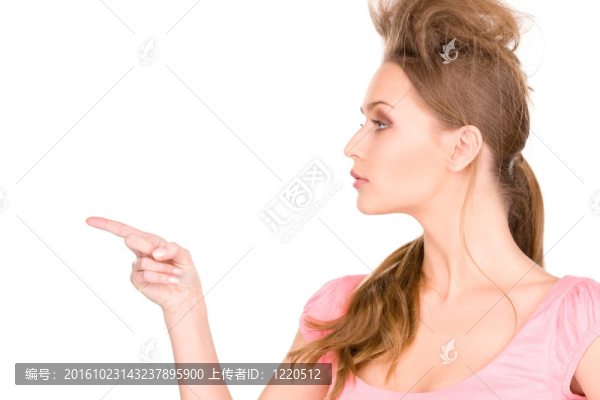 指著手指的女人
