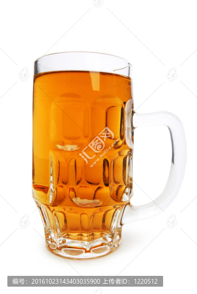 白色背景上的啤酒眼鏡