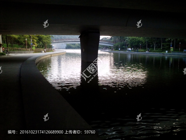 橋底風(fēng)光