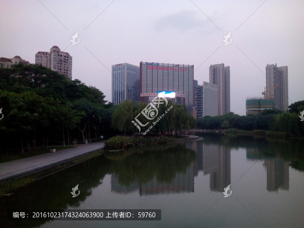 千燈湖建筑倒影