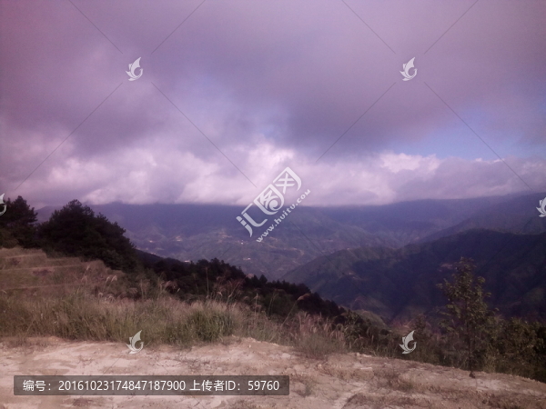 遠眺群山