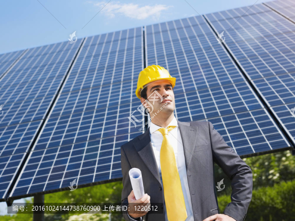 商人和太陽能電池板