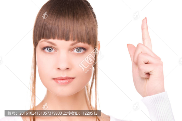 女人用手指向上