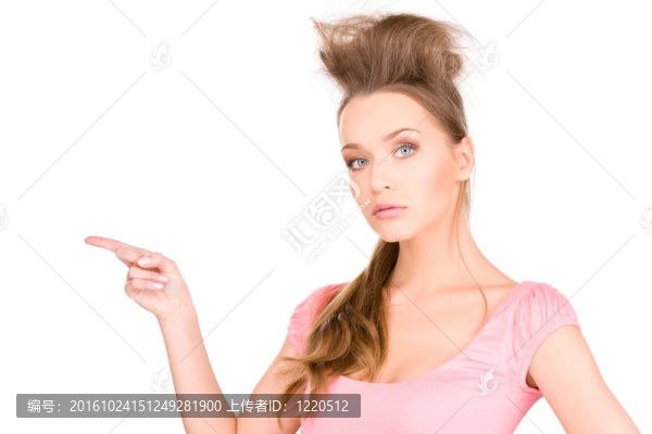 指著手指的女人