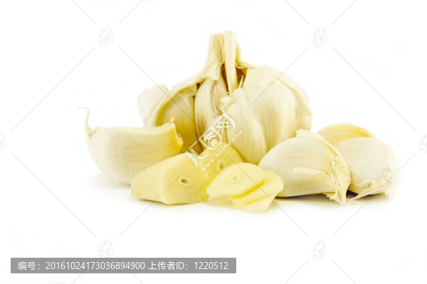 去皮切碎的大蒜