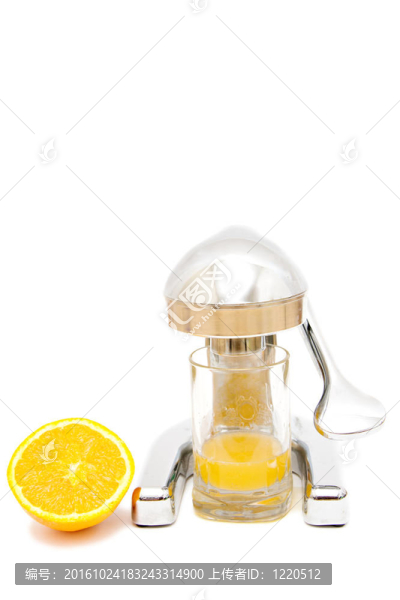 做橙汁。舊金屬榨汁機