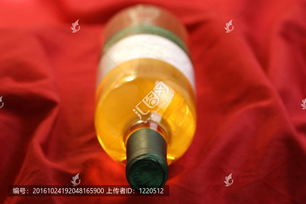 一瓶甜的自制葡萄酒