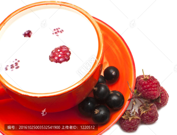 ？加了漿果的牛奶