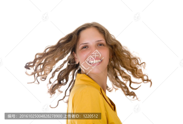 長著卷曲頭發(fā)的女孩