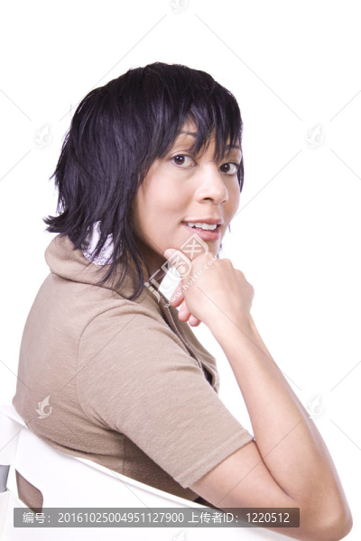 接近一個(gè)美麗的亞洲女孩