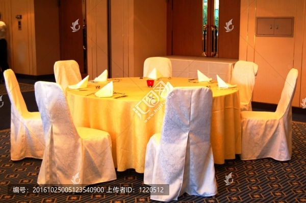 宴會(huì)餐桌布置
