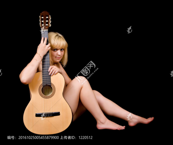 有聲吉他的女孩