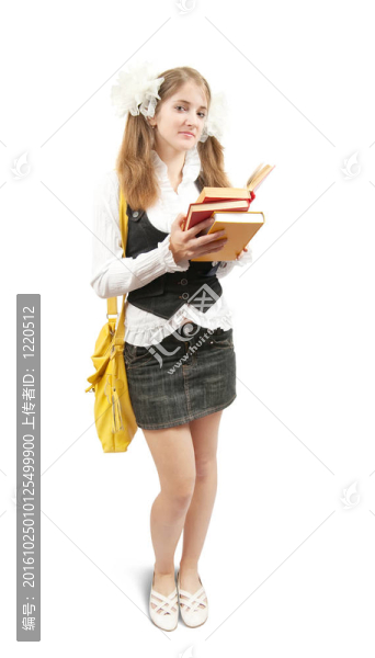 帶書的年輕女孩