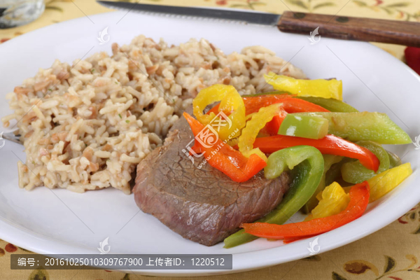沙朗牛排牛肉飯