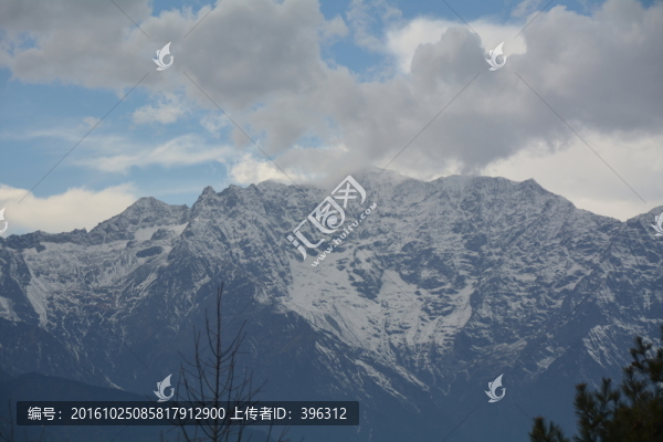 雪山白云
