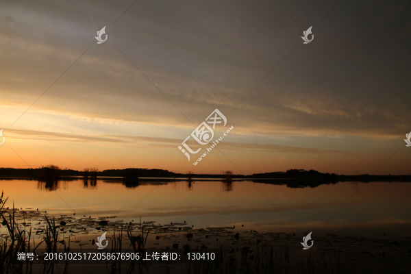 湖泊晚霞