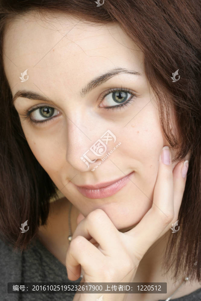 綠眼睛的女人