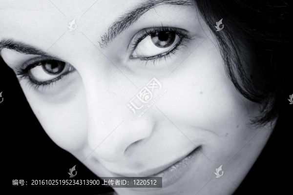 綠眼睛的女人